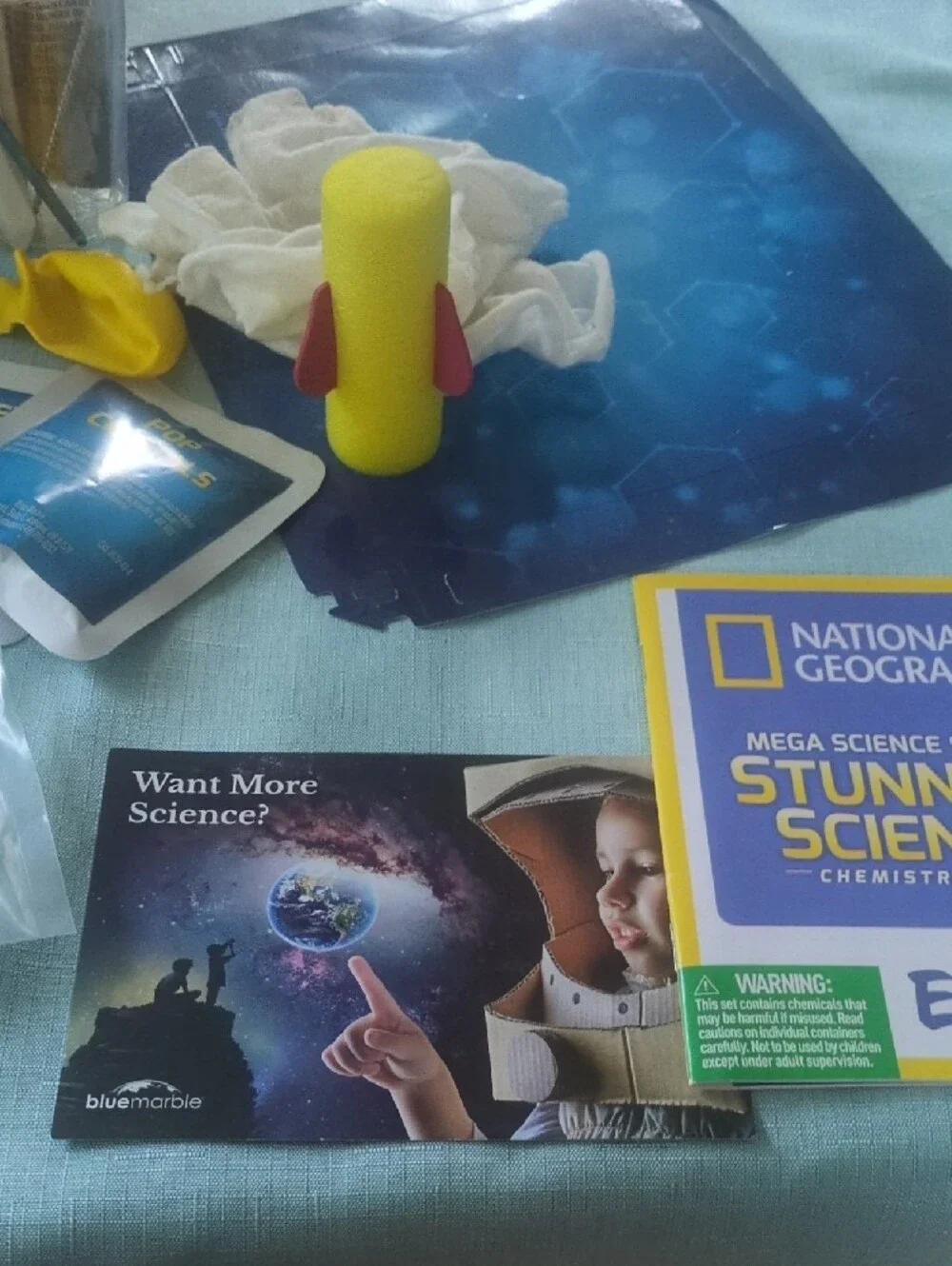 National Geographic Stunning Science Chemistry Set - Yellow, Blue, Purple